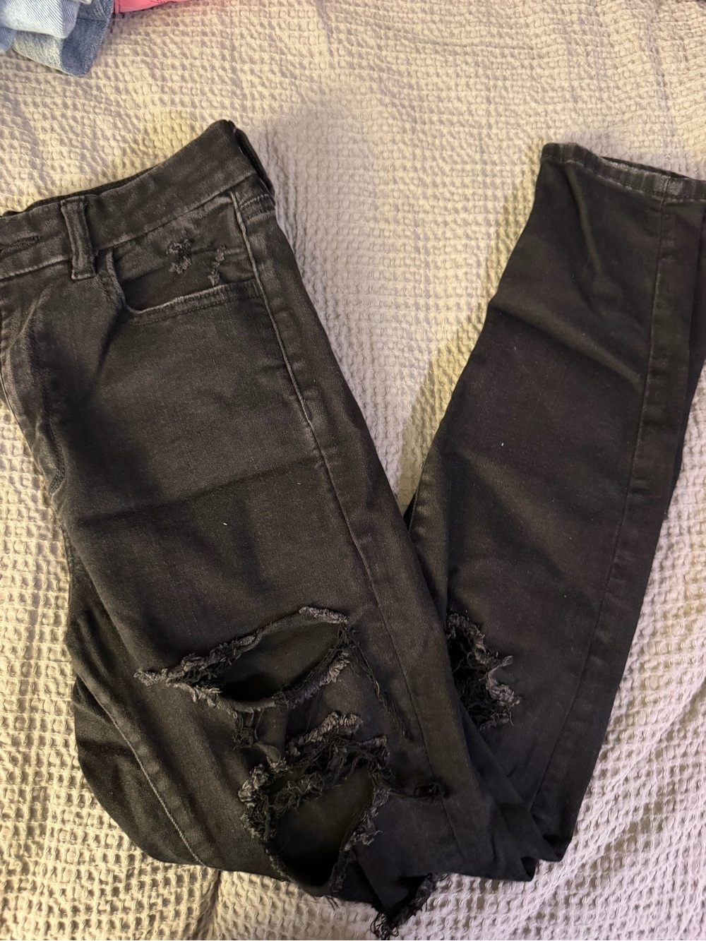 American Eagle Black Distressed Women’s Skinny Jeans - High rise Regular